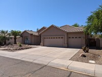 Building Photo - S Chandler 4 bedroom with Pool and Spa