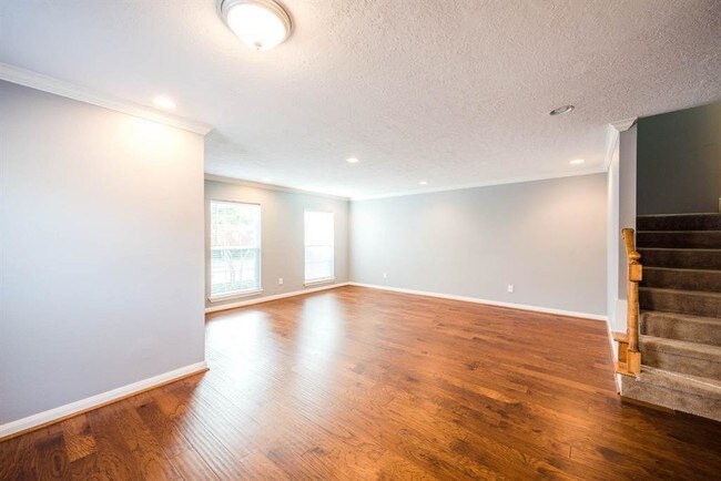 Building Photo - 402 Bendwood Dr