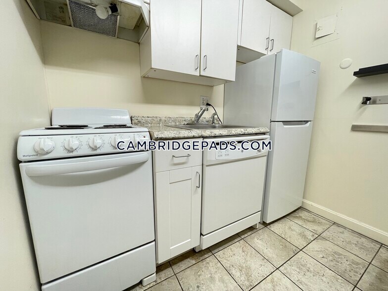 Primary Photo - 77 Trowbridge St