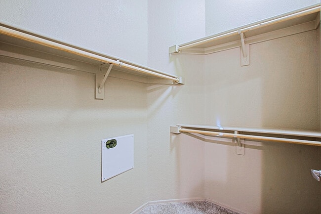 Building Photo - 2402 E 5th St