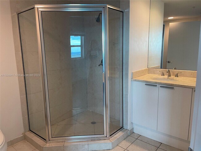 Building Photo - 15051 Royal Oaks Ln