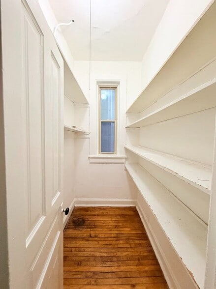 Building Photo - 1013 N Winchester Ave