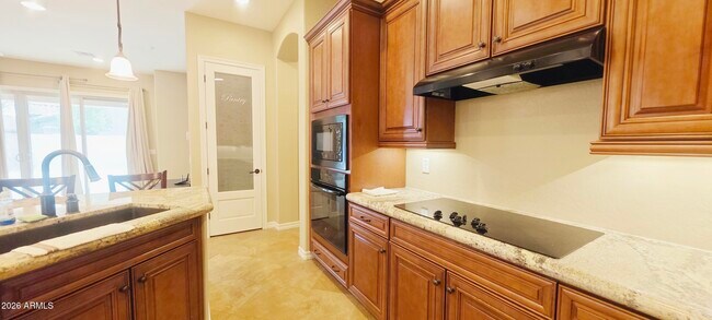 Building Photo - 401 E Torrey Pines Pl