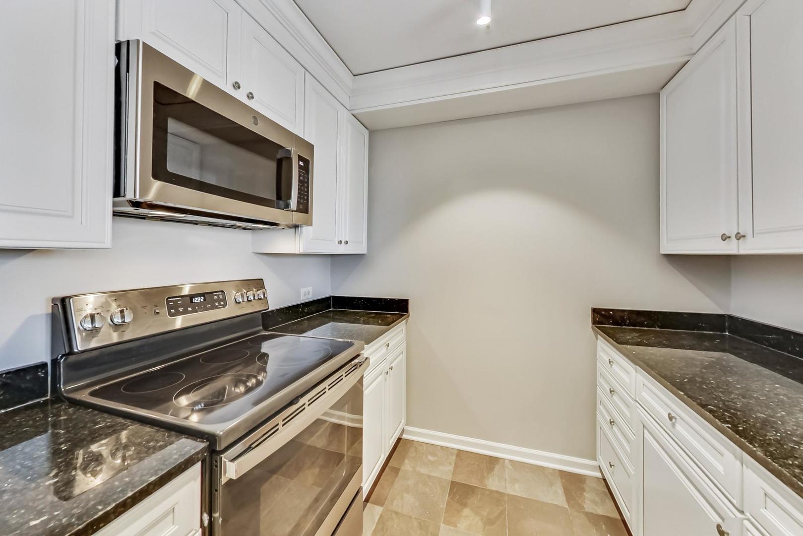 Building Photo - 345 N La Salle Dr