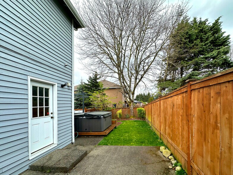 Back Alley - 34426 10th Ave SW