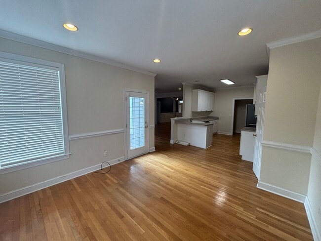 Building Photo - 3 Bed 2 Bath Home on Greenville Loop