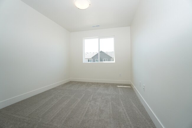 Building Photo - 1333 N Webb Wy