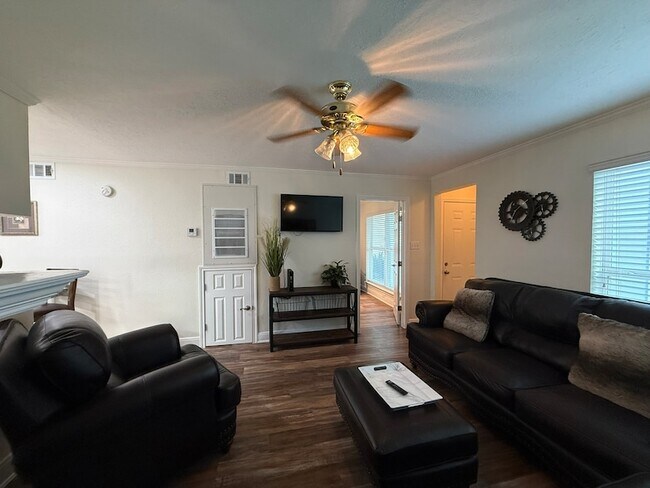 Building Photo - 3506 Cove View Blvd