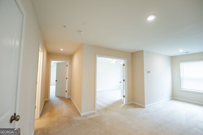 Building Photo - 57 Robertson Ave