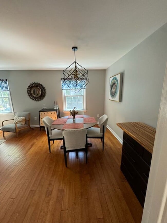 Building Photo - 204 Huntington Ln