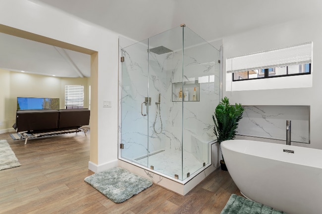 Building Photo - 1015 E Verdugo Ave