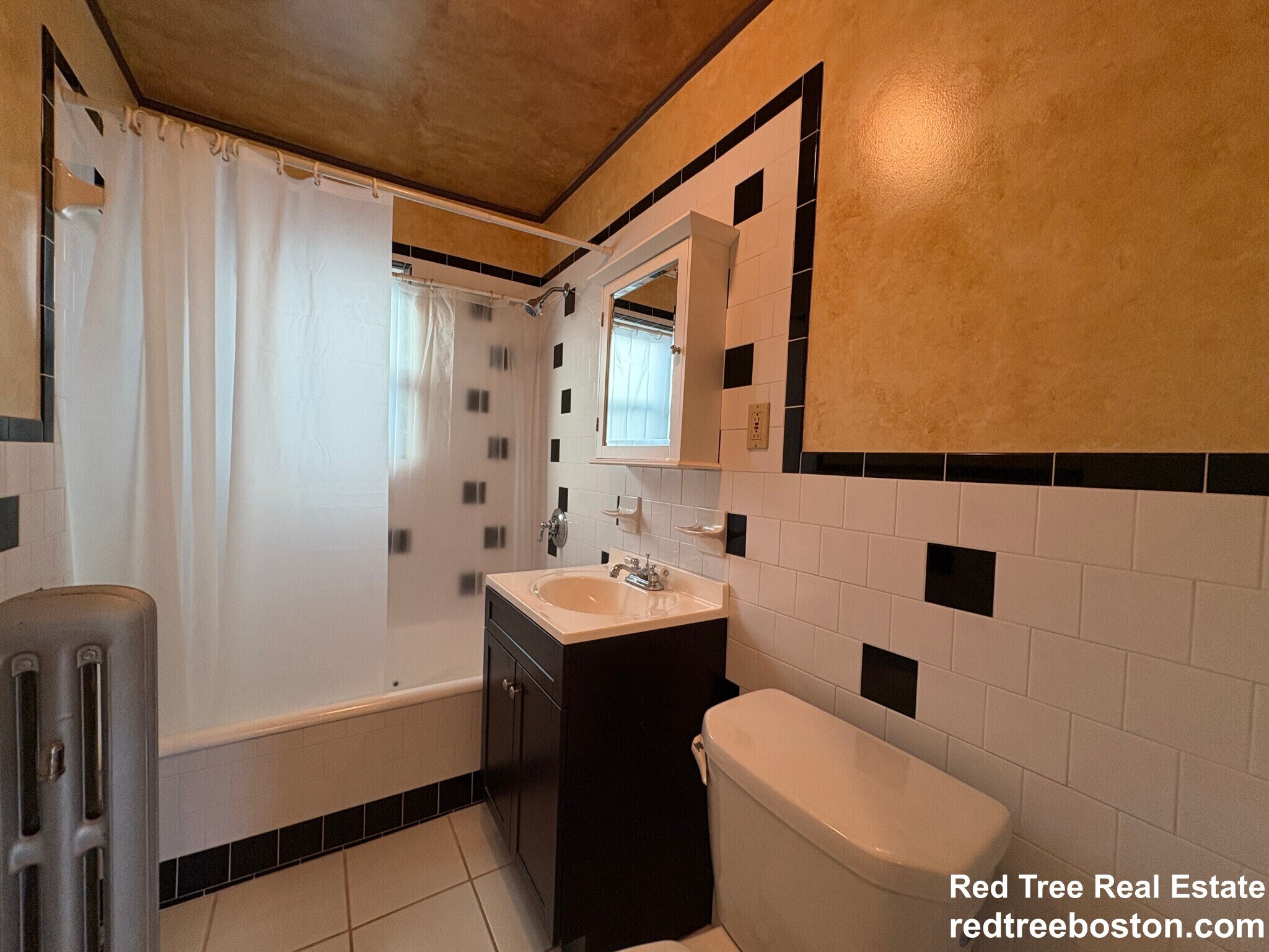 Building Photo - 155-157 Hillside St. Unit 2