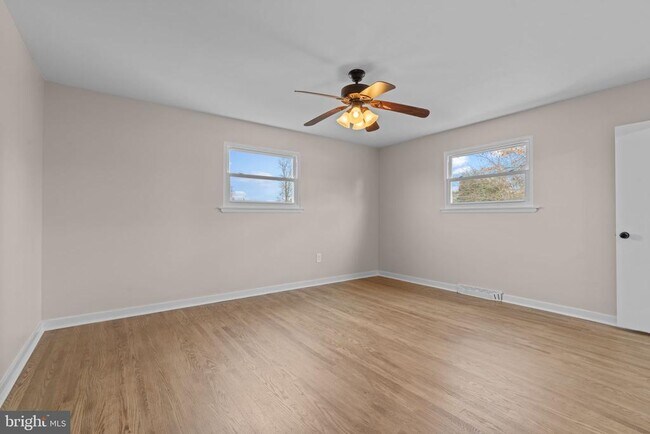 Building Photo - 131 Kipling Dr