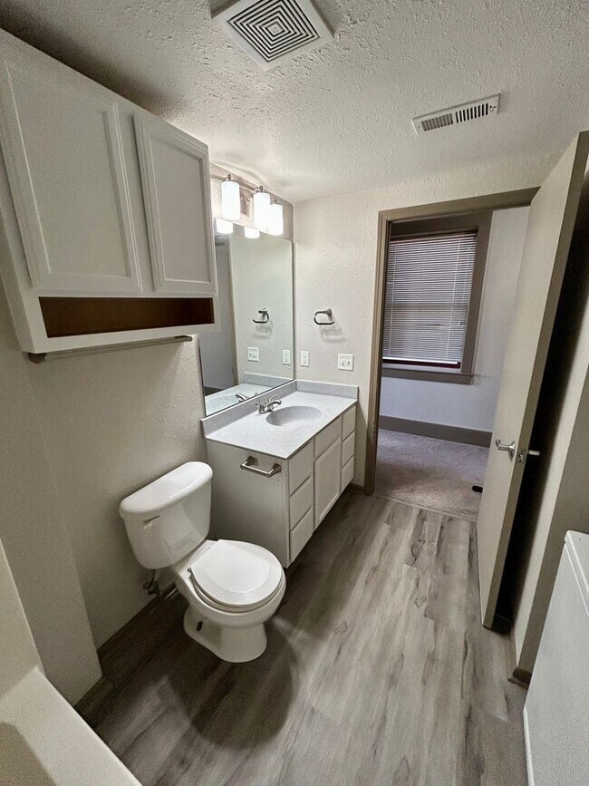 Building Photo - Spacious Downtown 3 bedroom with updates. ...