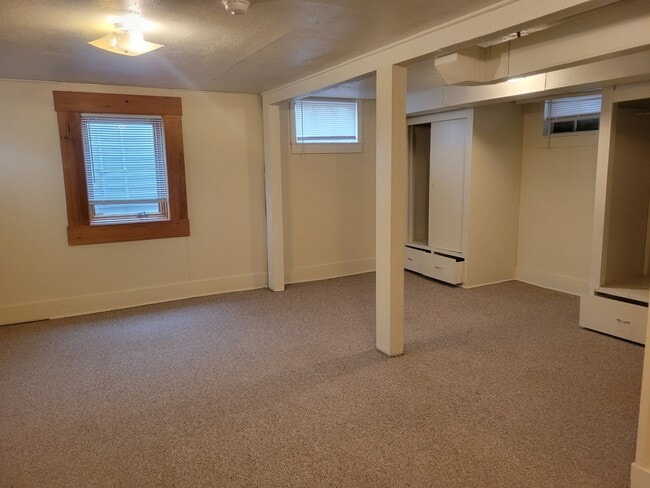 Building Photo - 745 Edith St