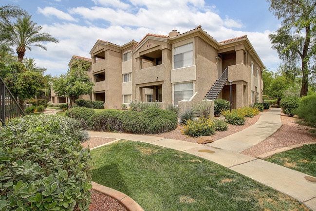 Building Photo - 3830 E Lakewood Parkway East