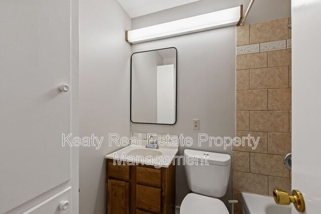 Building Photo - 137 Amber St