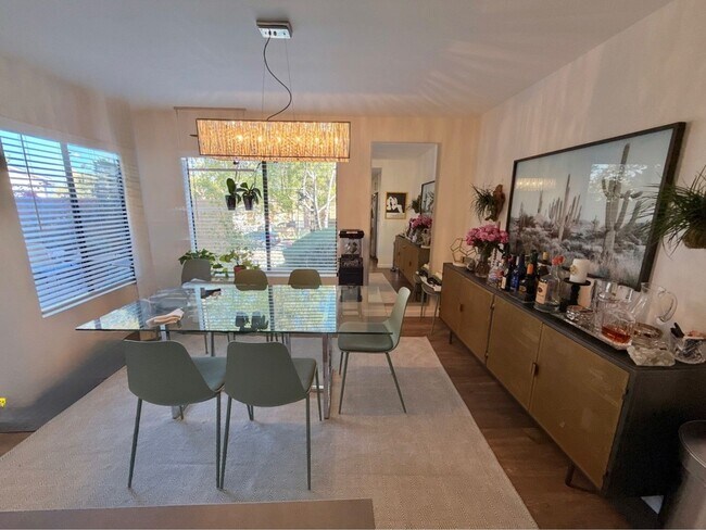 Building Photo - 2 BR / 2.5 Ba Townhome in Lovely Vista La ...