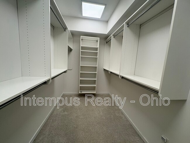 Building Photo - 2430 Richmond Rd