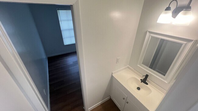 Building Photo - 2/2 Quiet and Cozy Palm Bay Unit AVAILABLE NOW! - $300 DISCOUNT AVAILABLE!