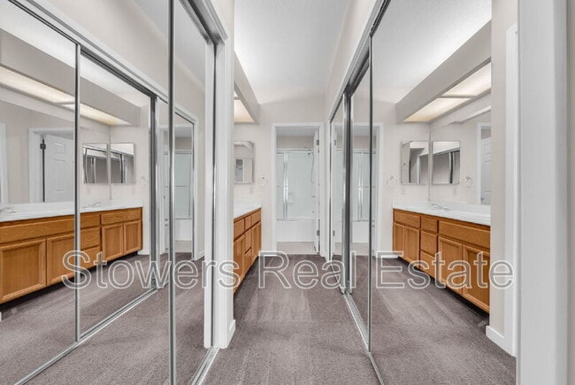 Building Photo - 424 Sutton Cir