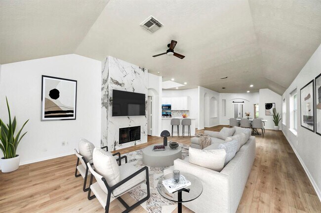 Building Photo - 5931 Mettler Ln