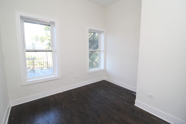 Building Photo - 2362 N Clybourn Ave