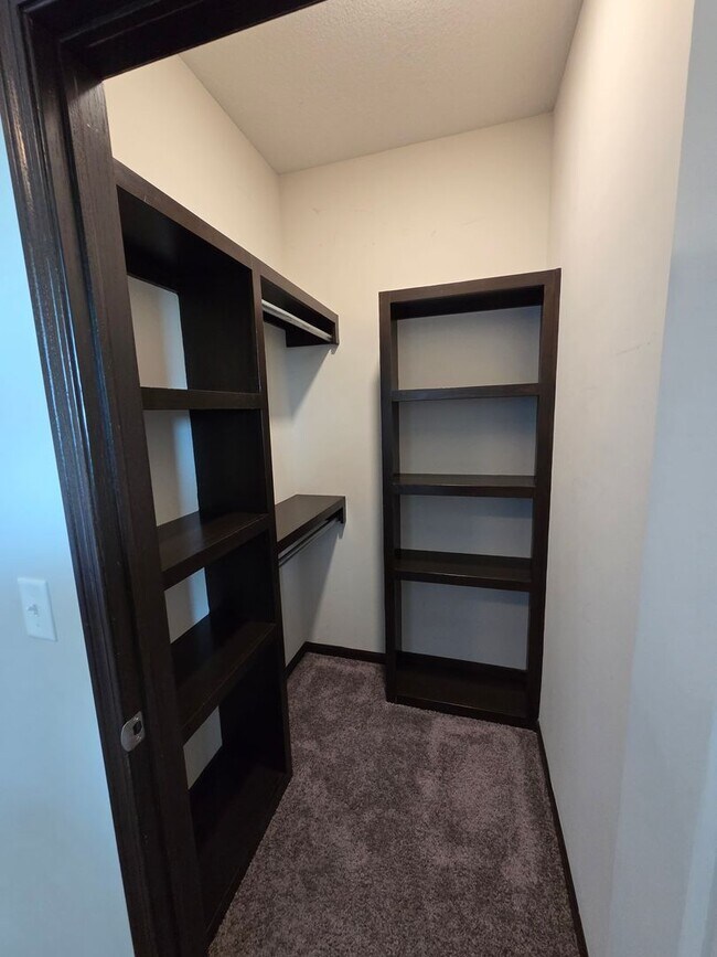 Building Photo - 1553 N Aster Cir