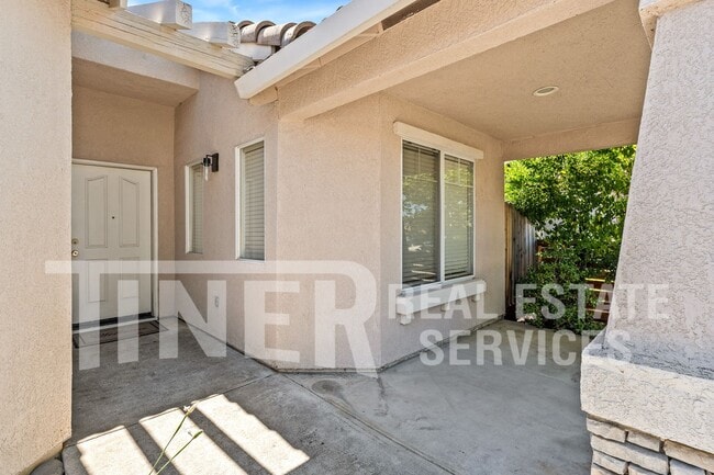 Building Photo - 1742 Poppy Dr