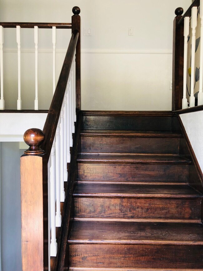 Entryway Stairs - 660 Black Bear Run Rd