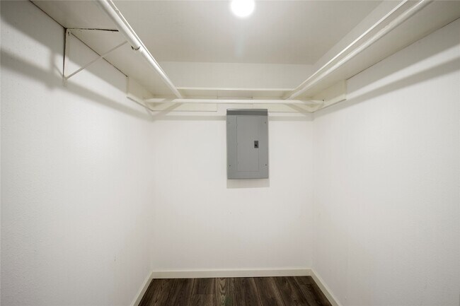 Building Photo - 16120 Stuebner Airline Rd