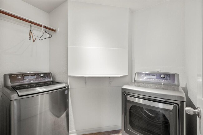 Building Photo - 3211 Falcon Trail Dr