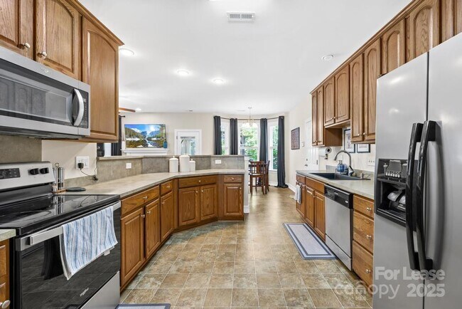 Building Photo - 18810 Coachmans Trace