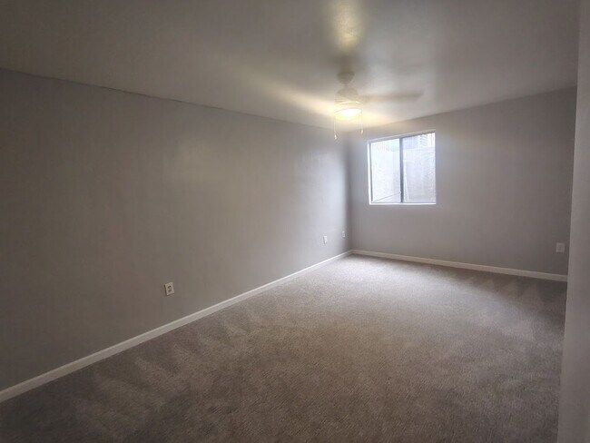 Building Photo - 9047 N Sanguine Dr