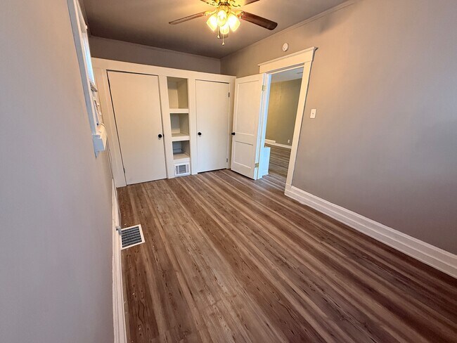 Building Photo - 6 W 30th St