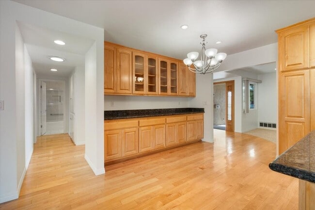 Building Photo - Beautiful Torrance Home