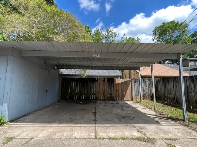 Building Photo - Must see 2 Bedroom Duplex off Brightside Dr. Close to LSU