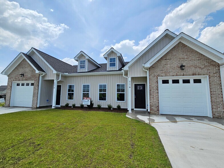 Building Photo - 809A Sarah Rebecca Dr