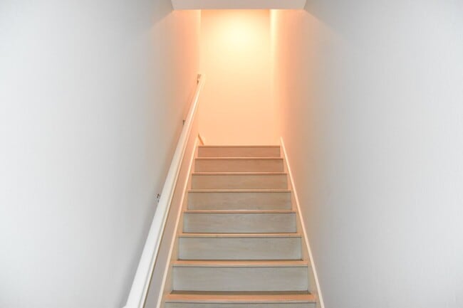 Building Photo - 507 W Maple Ave