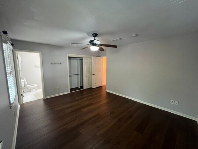 Building Photo - 2805 Foxcroft Rd