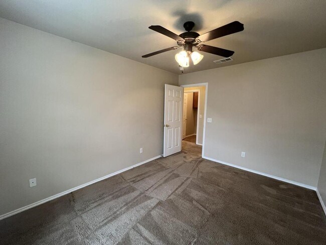 Building Photo - 4205 Cambridge Dr