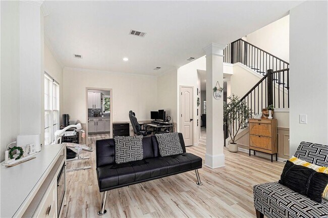 Building Photo - 1611 Hillside Bend Crossing