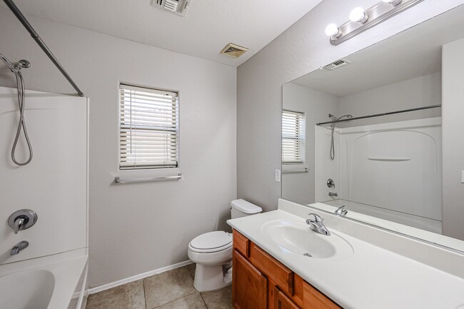 Building Photo - Welcome to this spacious 4 bedroom, 2.5 ba...