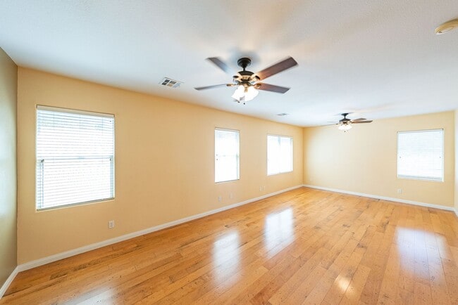 Building Photo - Beautiful 4-bedroom home located in Henderson
