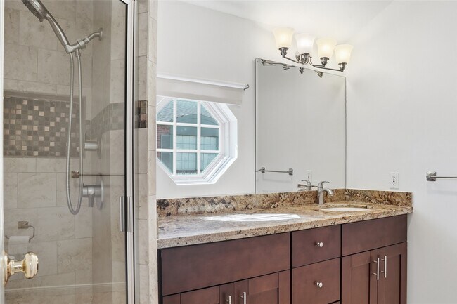 Building Photo - 5817 Valley Forge Dr