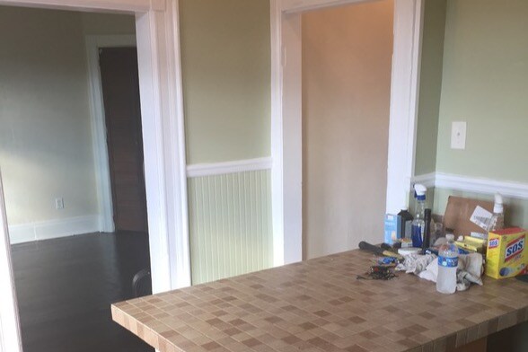 Building Photo - 811 Sarah St