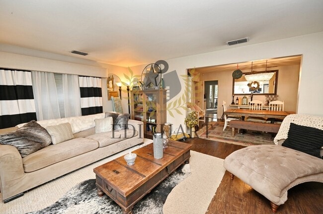 Building Photo - 360 E Terrace Ave