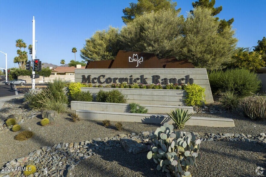 Building Photo - 7001 N Via Camello del Sur