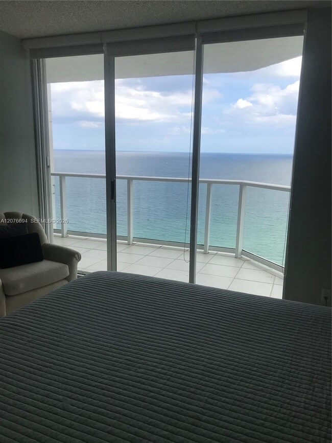 Building Photo - 16485 Collins Ave