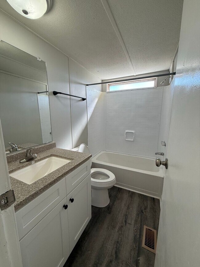 Building Photo - Nice 2 bedroom, 2 bath Mobile home